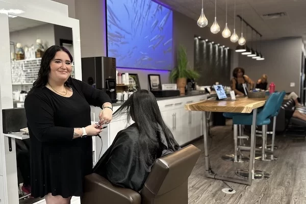 Ella - Hairdresser in Naples